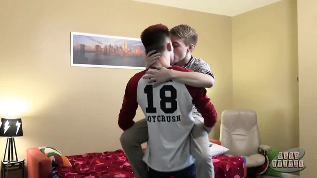 Prezervatifsiz bir twink kancası