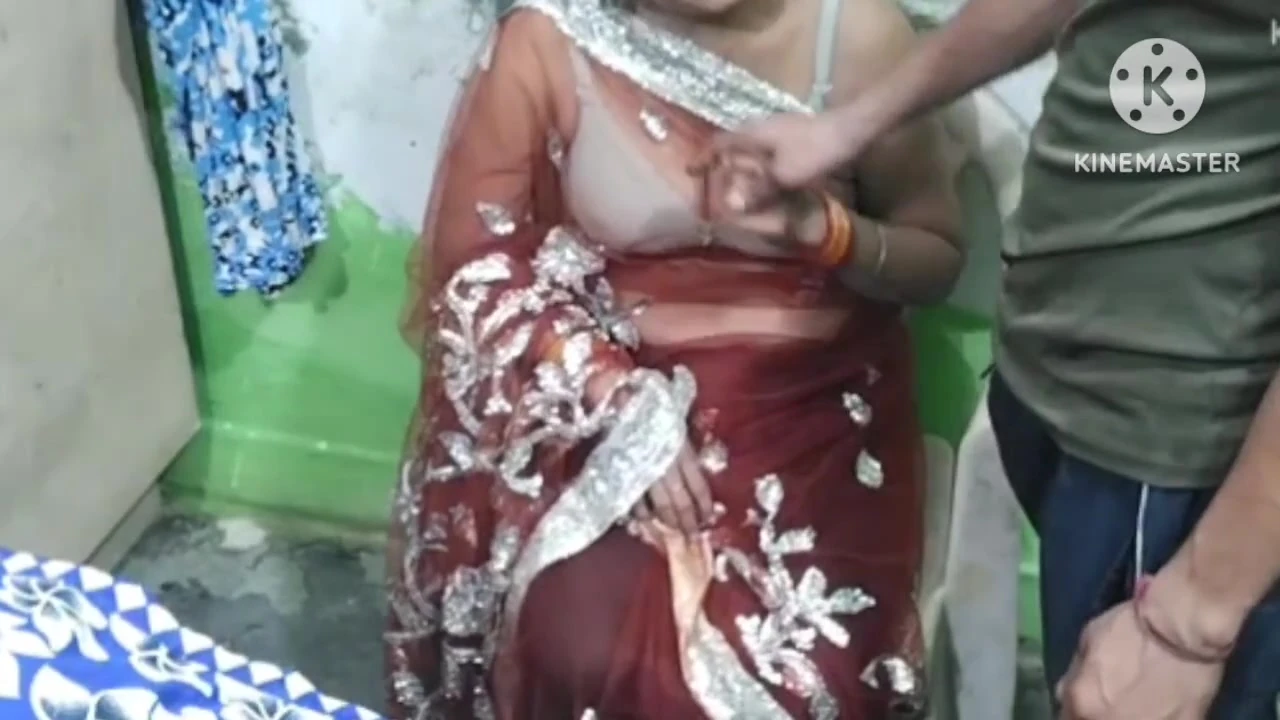 18 साल की लड़की बहुत प्यारी और सेक्सी है और कुत्ते शैली में चुदाई करती है