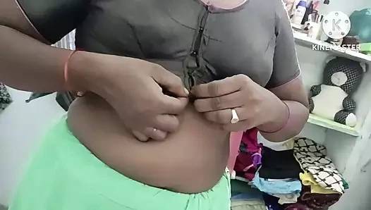 Hintli Telugu teyze kız kardeşlerinin kokaini içine alıyor