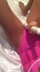 Barbie 4 külotlu çorap ve tek parça tek parça streç giysi giydirin