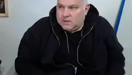 baba üzerinde cam at iş