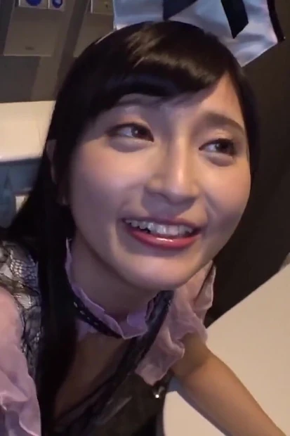 Часть1 Стройная задница + превосходные соски Moa - стройная и красивая официантка, которая работает в Con Cafe! 090