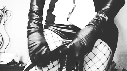 Yalnız sahibe bdsm takma yarak büyük zenci yarağı lateks orta yaşlı seksi kadın siyah beyaz