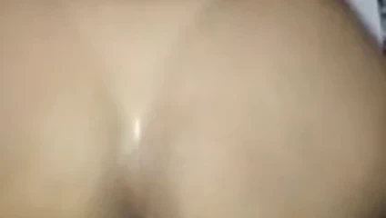 rabuda gostosa sentando com vontade