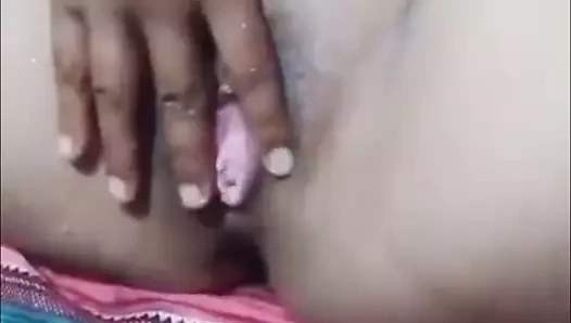 Nepalli köylü evli kadın azgın amına mastürbasyon yapıyor ve fışkırtıyor.