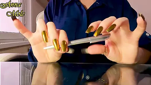 Tırnaklara dokunan altın tırnaklar