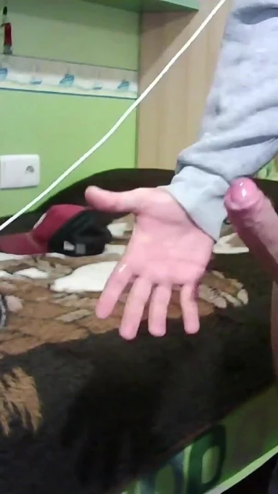 Büyük yarağım bilgisayarın önünde dururken elimi sert sikiyorum - espantanenasxx, espantanenas_69 | Klip 1