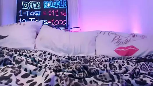 Elise siswet parmak ona ancak 18yo kedi