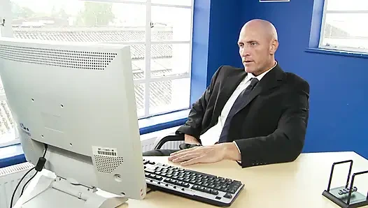 Sarışın ofis sürtük