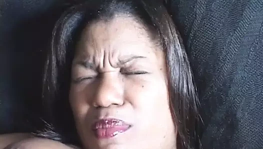 Kabarcık popo sürtük iri parçanın uzun aletinde kayar