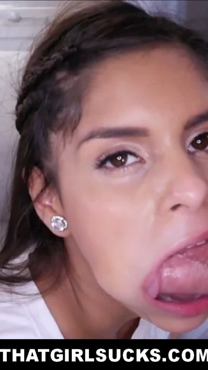 Parantez ile genç minyon latina genç verir büyük çük oral seks pov | Klip 3