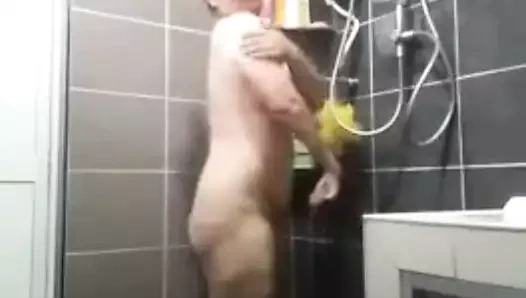 Malay olgun büyük memeli duş (makcik bogel)