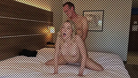 Yaşlı adam dctrousersnake anal Sophia Sterling'i sikiyor - Sophia'ya anal seks öğretmek için erken evde video rol oyunu