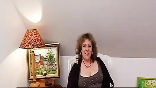 Fransa'dan yaşlı iri güzel kadın anal deliğine büyük yarak alıyor