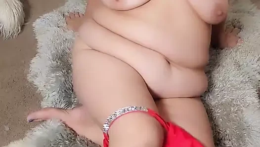 Kıllı bir amcığım var. Mastürbasyon yaparken beni izlemek ister misin?