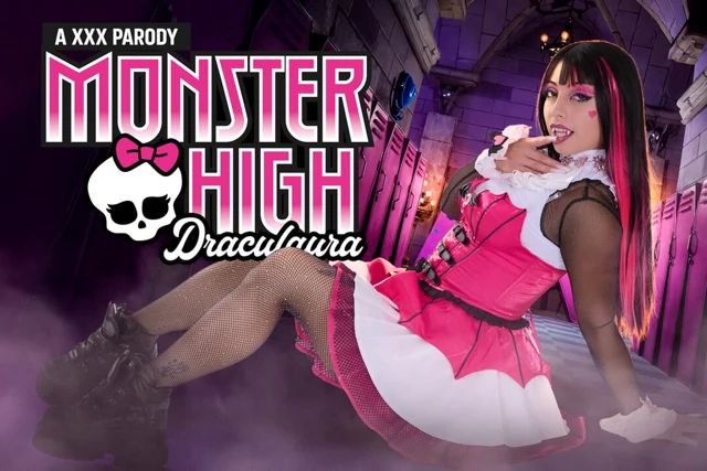 VRCosplayX Roma Amor ile Monster High'ın Draculaura'sı olarak vahşi ve yoğun vampir seks