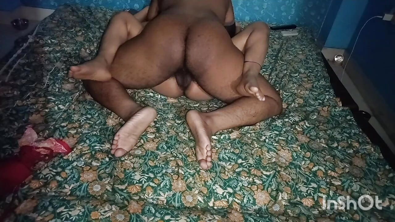 Üniversiteli kız erkek arkadaşının evine geldi ve tham'ı başka bir kızla