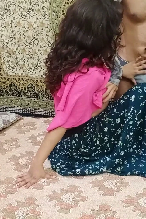 Sarika büyük memeli genç yetişkin fantezisi ile Hintçe ses