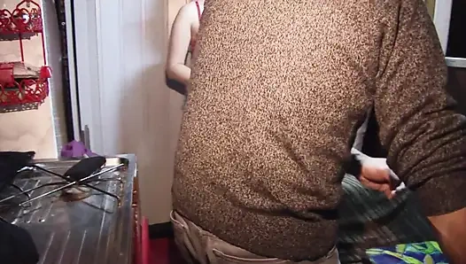 Karavanın içinde üçlü seks yapıyor ve sikişiyor