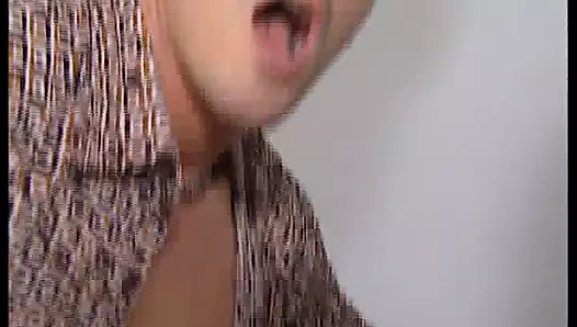 Üvey baba üvey kızı fahişe sikikleri!