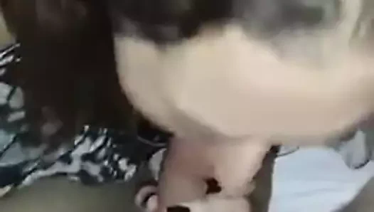 Andi g.- değersiz sürtük yarak emiyor