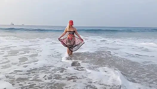 Sarışın Olgun Eş Yürüyüşten Sonra Seksin Tadını Çıkarıyor