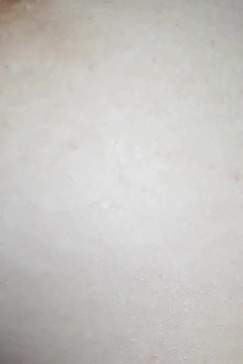 Güzel amcığımı sikerken ve neredeyse içime boşaldıkça tatlı bir şekilde inldim