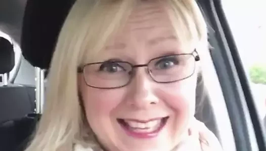 sarışın MİLF gösterir bölünme