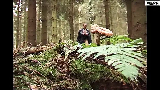 Alman bdsm - büyük memeli köle orta yaşlı seksi kadın