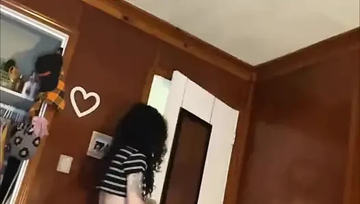 Gotik sürtük odana boşalır ve seni şipşoz için kullanır