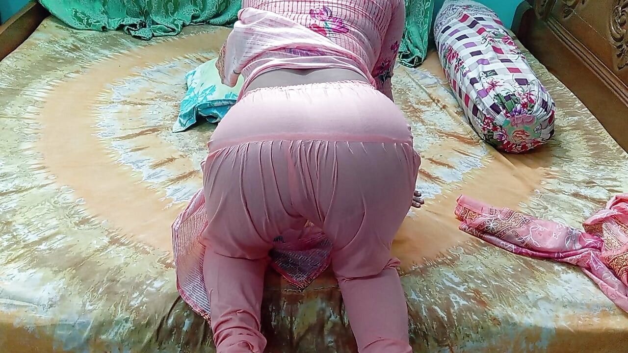 Kocası dışarıdayken karşılıklı arkadaş evli kadın beni davet ediyor