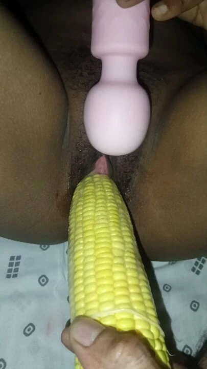 Desi hot bhabhi Ne pura Makka chut me Dala