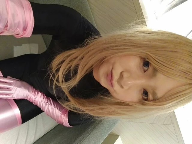 A cross-dressing boy wearing full-body tights put on pink gloves and masturbated comfortably