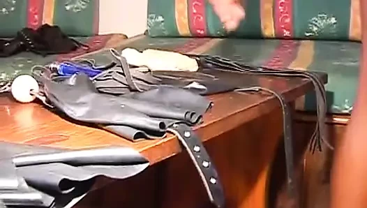 Sürtük zenci Alman fahişelerle ateşli bdsm eylemi