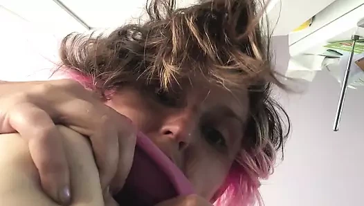 Weird n wonderful Rachel Wriggler plays with her hair and tits whilst having a funny five minutes