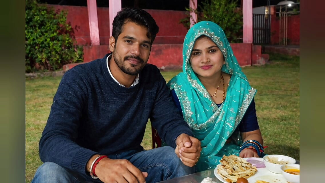 Outdoor Bengali Stepsis having dinner with boyfriend romantic video