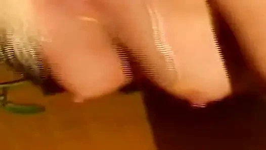 Sarkan rosebud yoğun anal esnetmeden sonra sırılsıklam