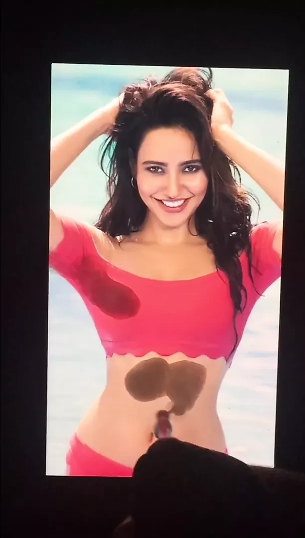 Neha sharma üzerinde boşalmak