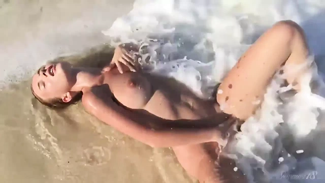 Büyük memeli sarışın bebek delilah g