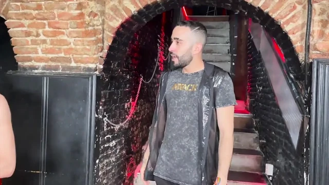 Kd lagarto Alexis Clark'ın böcek yarağıyla çiğ sikiliyor