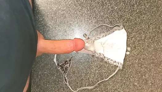 Cuming içinde kirli külot