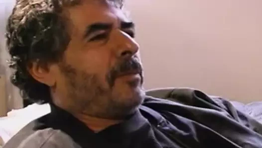 Sıska kızıl saçlı evli kadın yarağa biniyor