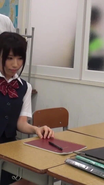 Sessiz ol yoksa koridordaki biri bunu öğrenecek! - Kız öğrenciyle müstehcen ilişki | Klip 1