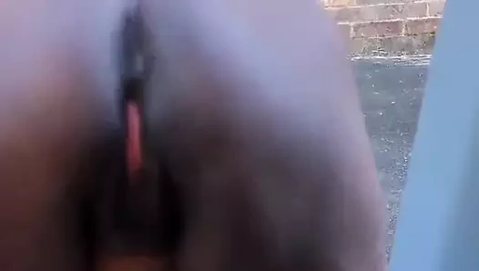 Çaylaklar arabada kendini sikiyor