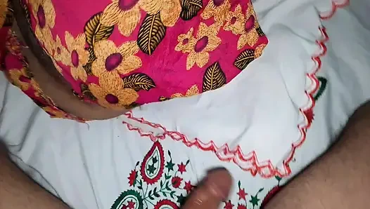 Baldızımı geceleri çıplak görünce onu siktim.