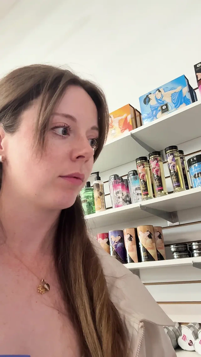 Seks videosu! Yeni bir oyuncak için benimle alışveriş yapın, sonra onu kullanmamı izleyin!