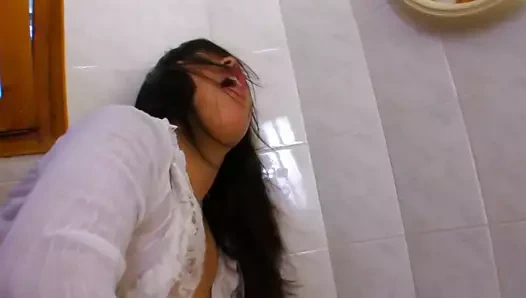 Exotische Schlampe reitet mein Schwanz