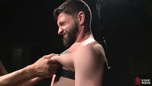 Jackson Fillmore'a merhamet yok: dövülmüş, elektriklendirilmiş, aşağılanmış ve sikiliyor