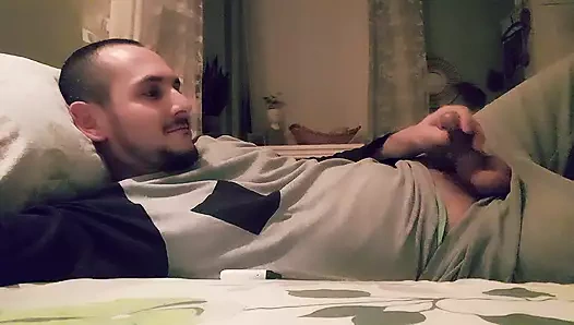 adam yatakta mastürbasyon (amatör cum)