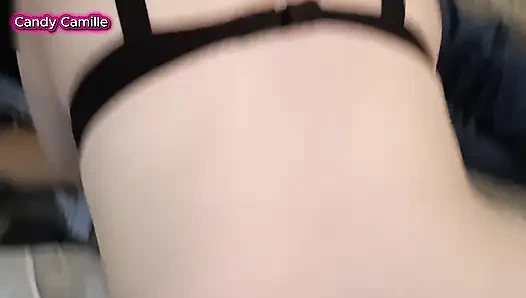 Koca, karısının bakire bir erkeğin penisiyle oynadığını izliyor